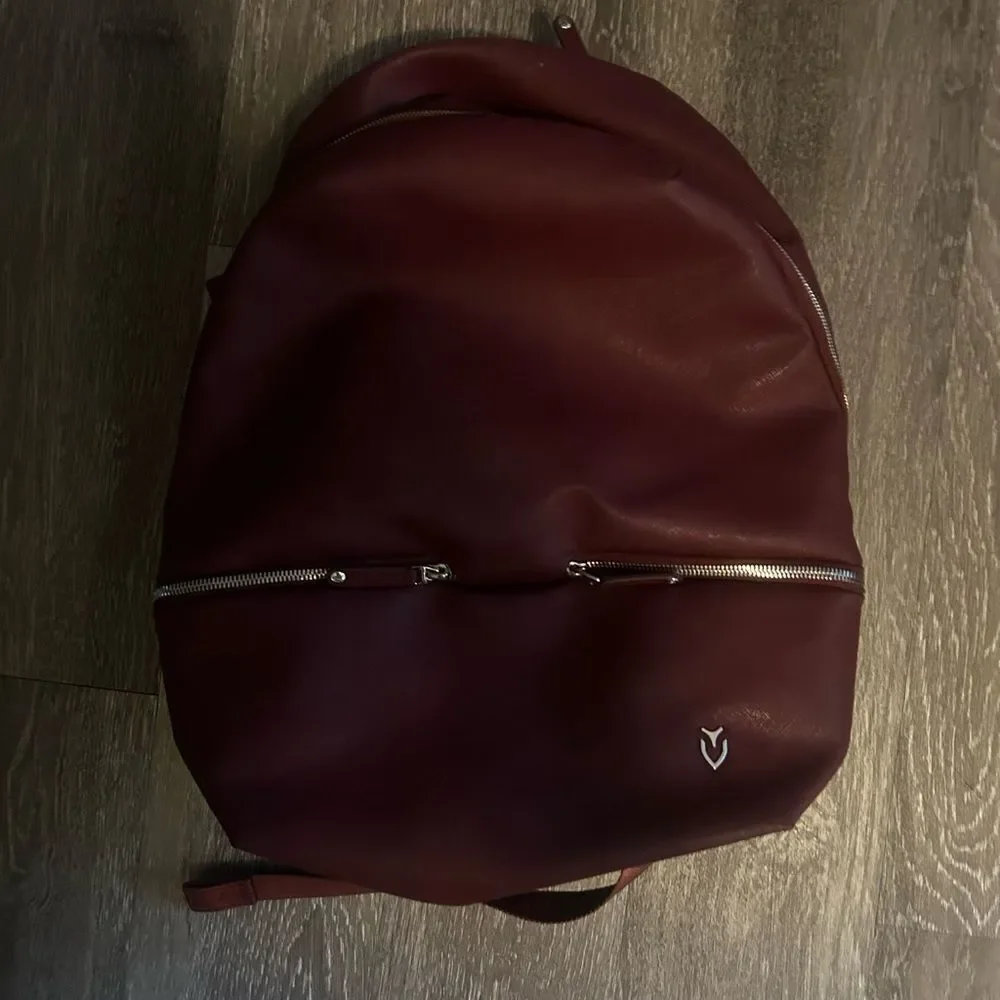 Vessel Skyline red backpack
